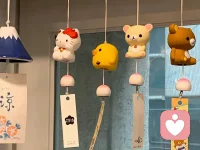 生活没有深意，
幸福和遗憾都藏在日常里。