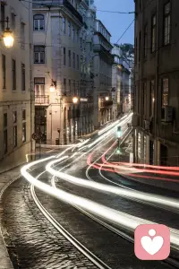 计划与变化⭐
看似并不冲突的两者，在生活中往往带有一定割裂感💔
计划着出行，碰巧天气预报不准，阴天☁️下雨
计划着工作，碰巧家中有事耽搁
计划着运动，碰巧身体不适，只能择日
计划着赶海，偏偏聚会晚睡，晚起，错过时间
……
这样的变化难免使人沮丧
甚至觉得被老天针对了～
有情感上的波动在所难免
精心整理的计划，被撕得粉碎💔
头脑空空，觉得偏离计划使一切变得没了意义，也提不起兴趣，再做其他。

一边是人性，一边是生活
人们往往懂得“天有不测风云”
但都在期盼“事事顺遂”

我们所能做的只有“拥抱变化”，接受身边所发生的事，直面风雨，从风雨中寻找新的“乐趣”

躺平接受现实，也不失为是一种调节内心的方法

实则～我更期望大家可以通过学习，交流，充实自身，让自身拥有多线程计划的能力，由内而发的乐观前行。配图
