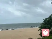 当世界按下快进键时，总有人愿意为你调慢时光齿轮：听你说星辰大海，与人间烟火。配图