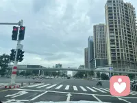 停停走走，静待绿灯，也静待更好的自己！配图