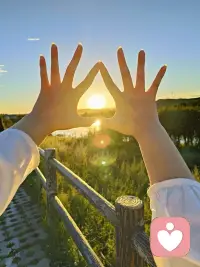 心里像压着块石头？情绪总在低谷打转？
关系里的纠结、独处时的迷茫，不必一个人硬扛。
在这里，有人听你说，陪你梳理，帮你找到出口。
我来让你积压的情绪慢慢舒展。