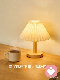 情绪不是敌人，它只是在提醒你：你在乎。
有情绪也可以来找我，我陪你慢慢整理。配图