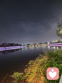 这一生，遇见是侥幸，相守是幸运。
愿你有人懂，有人疼，
不用在深夜独自硬撑，
不用在人前假装快乐配图