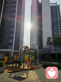 人生很多事，
都是后知后觉。
当时只道是寻常，
回头一看，
那竟是我们最好的时光。配图