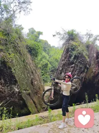 第一次用这软件，我可以做一个安静的倾听者。我是一个性格很稳定的人，喜欢与人交流，给予人情绪价值。开心一直是我最真实的心态。我会民乐，爱健身，会瑜伽！会跑步。这些正能量能帮助到你吗？配图