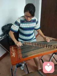 第一次用这软件，我可以做一个安静的倾听者。我是一个性格很稳定的人，喜欢与人交流，给予人情绪价值。开心一直是我最真实的心态。我会民乐，爱健身，会瑜伽！会跑步。这些正能量能帮助到你吗？配图