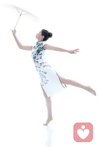 第一次用这软件，我可以做一个安静的倾听者。我是一个性格很稳定的人，喜欢与人交流，给予人情绪价值。开心一直是我最真实的心态。我会民乐，爱健身，会瑜伽！会跑步。这些正能量能帮助到你吗？配图