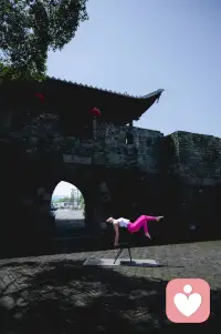 第一次用这软件，我可以做一个安静的倾听者。我是一个性格很稳定的人，喜欢与人交流，给予人情绪价值。开心一直是我最真实的心态。我会民乐，爱健身，会瑜伽！会跑步。这些正能量能帮助到你吗？配图