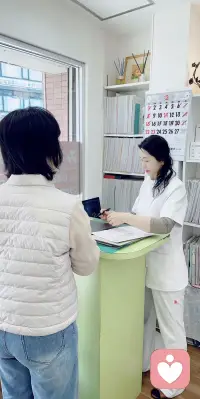 新的一年新气象，新人报道新领域

一位知心姐姐来到＂给力心理＂交朋友来啦！
由于特殊的工作，接受过上千人倾听心里话的经历，尤其在男女之情、人际关系、健康人生成长方面…
姐姐也想听听你的故事，聊聊你的心事，再与你说说舒心的话。认识了姐姐，姐妹们不仅变得越来越美丽，还会越来越智慧；帅哥们不仅会越来越朝气，还会令你越来越富有。一起加油啊！配图