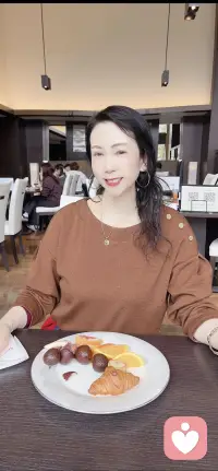 能够困扰你的无非是你特别在乎的，能够让你舒心的无非是开放的心。知心姐姐，善于共情喜欢陪你聊听你说：等啊等啊正在等你呢。配图