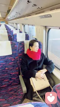 生活中细碎的快乐也是一种能力，它包含着爱与美、努力与自信。当然你的情绪是基础，它必须是饱满的。活着的意义就是活出你自己的特色。知心姐善于缓解你不太愉快的情绪、扶平你心的皱纹。加油配图