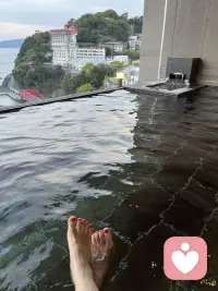 其实人类最牛的部件是肠道。它藏着5亿个神经元它才是情绪终极操盘手，被称之为第二大脑，古人的牵肠挂肚道破玄机。肠道菌群平衡相当于血液纯净，情绪不会那么张扬，平稳而有秩序。姐姐在呢