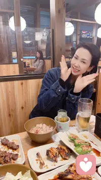 昨晚又嗨了一场吞了一肚子，一大早脑细胞还在兴奋着肚子仍在热闹着还没消化呢，好个开心劲儿！时间犹如投资品，不开心就是在亏时间的本。记住没人逼你去开心，自己不开心就是蠢。加油配图