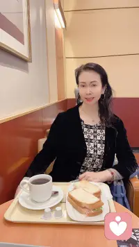 知心姐的人生总是那么忙碌着。年轻时奋不顾身的坠入爱河、青年时又不顾一切的拚专业创事业、中年時还不顾面子的折𥸎尝试着新生事物。嗐！就连变老的时间也没有啦。朋友你处于哪个阶段呢？配图
