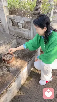 人生有两个境界一个是知道一个是知足。知道自己想要的，知足自己拥有的。走自己的路修自己的心，如果还在纠结着就去陵园走一走，一切即刻释怀。知心姐善于人际关系最懂人性那点儿事…配图