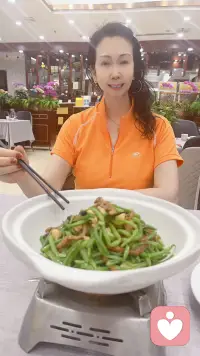 坏情绪来了不是压抑要会转化。两种极快速改善的方法：深呼吸三次或者美食激活多巴胺。情绪如云别当真，你莫视它，它就会无趣 的逃离。姐姐具有人生各方面经验，能够帮助到姐妹的你。配图