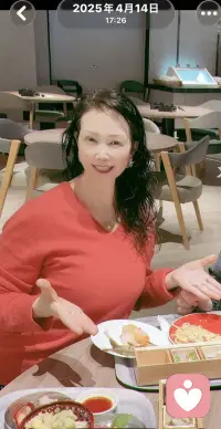 一眨眼迎6月但愿六六顺遂！本月流行的一段话：
心态胜过年龄笑容胜过颜值。配图
