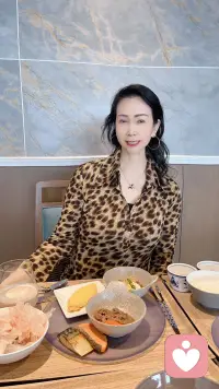 真正智慧的女人就做这三件事：断舍离无效社交、投资自己的认知、爱自己允许不完美。姐妹你也这么认为吗？想听你的心声…