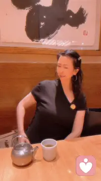 人生的＂人＂一撇前半生一捺后半生。前半生是经历是过程后半生是阅历是结果，结果就是你想成为怎样的人。世上回报率最高的就是活学活用专心做一件事直至极致，它可能是你的特好、专业、兴趣…．