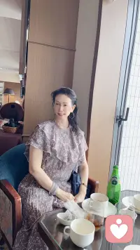 将人生所有的坎都跨过去之后留下来的都是岁月的沉淀，这才是最纯粹的状态最真实的有底气的自己。始终清醒情绪是你的成本，能力是资产认知才是你的资源，资源就是用有的换取需要的。姐妹们加油配图