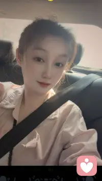 你好呀陌生人，我是晨曦，一个愿意倾听你故事的人，
      在这里你可以卸下所有的防备，把心里的悄悄话告诉我，
     不评判不打扰，只是安静聆听，愿我的存在能给你带来一丝温暖。
      风里雨里，我在等你❤️配图