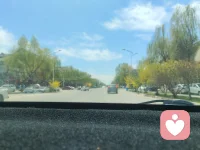  不用强迫自己情绪稳定，难过、失落、敏感、崩溃，都是普通人的常态。接纳自己的不完美，包容自己的坏情绪，给自己一点时间，慢慢消化所有疲惫。山河依旧，晚风温柔，你值得被好好对待。配图