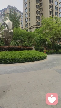  慢慢来会好的，山高路远，总有一束光为你而来。配图