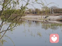 人生其实就三天：昨天、今天、明天。
昨天已经过去，不管“好”与“坏”，我们都不要纠结，就像泰戈尔说的:“如果你为错过了太阳而流泪，那么你也要错过群星了”，昨日种种已成过去，今天才是最实在的，好好过好当下，吸取昨日的经验与教训，步履坚定的走好今天的每一步，为了明天的希望铺路，凡事不空想、不糊弄，不负自己……
 放下过往的遗憾，握紧当下的时光，一步一个脚印向前走，前路自会繁花似锦，光芒万丈。