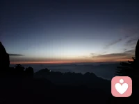 深夜的情绪，总在无人的时候翻涌🌙
生活里的压力、感情里的遗憾、说不出口的委屈，兜兜转转却找不到一个可以畅所欲言的人。
 
不必强迫自己一直坚强，也不用害怕倾诉会显得矫情。
这里是专属你的安全树洞，我认真倾听，不评判、不打断、不说教。
 
所有藏在心底的心事、烦恼、迷茫，都可以尽管说出来。
我在这里，稳稳接住你的所有情绪。