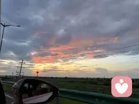 这里是一个安全的空间。
你可以卸下所有的防备和伪装。
无论是愤怒、委屈还是无助，都可以在这里被接纳。
我会稳稳地接住你，陪你一起度过这段难熬的时光。配图