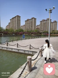 有的人既使
腰缠万贯但 匮乏一生
有的既使
身无分文 但富甲天下
金钱和财富
根本不是一回事……