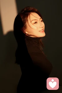 世界真的很小很小，好像一转身，就不知道会遇见谁，世界真的很大很大，好像一转身不知道谁会消失.....星光璀璨的今夜，此时此刻的你，正错过着谁，又或者，正遇见谁，开始或者结束着怎样的一个故事配图