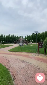 放下错的，才能遇见对的；告别过去，才能拥抱未来。
你失去的是一个不爱你的人，而他失去的，是满心都是他的你。
吃亏的人，从来都不是你。配图