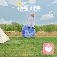 1. 上有老，下有小，中间有自己，不敢病，不敢倒，不敢说累。

2. 中年人的世界，一半是责任，一半是无奈，笑给别人看，苦自己咽。

3. 日子看似安稳，心里全是慌张，怕意外，怕辜负，怕撑不住。

4. 人前云淡风轻，人后心事重重，这就是中年人的日常。

5. 不是不快乐，是不敢松懈；不是没压力，是习惯了硬扛。

6. 越长大越沉默，很多事只能藏心里，无人可说，无处可逃。

7. 中年没有容易二字，连崩溃都要选好时间、算好成本。

8. 一边治愈，一边焦虑；一边坚持，一边迷茫，这就是当下。

9. 生活推着我们往前走，不敢停，也回不了头。

10. 渐渐明白，中年最大的底气，是健康、是钱、是心里的安稳。配图