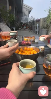 最近总被戳中心里最软的地方。原来喜欢，是藏不住的心动，是忍不住的惦记，是满心欢愉时光，就觉得全世界都温柔起来。
 谢谢你来到我的世界，让平凡的日子，都变得闪闪发光。💛配图