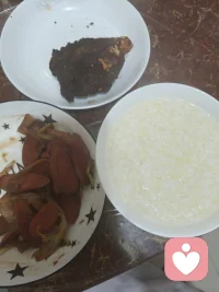 哈哈😃，妈呀，我是来娱乐自己的吗？做饭的天分我注定是没有接收到信号啊。羊腿烤糊了，炒菜也炒糊了，就这粥没糊，又太稠糊了。我原本想闷米饭你信吗？😁😁😁😁
     好吧，做饭我是认真的，6点准备，改刀，腌制，烤，盯着表，错哪了？无解的命题。开心就好🤗🤗🤗配图