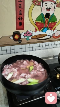 遗憾和后悔有什么区别？明知结局无缘，仍甘愿奔赴相逢。相伴纵使短暂一程，此生便无憾事，不愿躲闪回避，更不愿往后余生，困在没能相见的悔恨里。

2026.6.3我为什么会选择见一面？即便六爻卦像已显，知道命中注定的结果，我还是以身入局。遗憾是没能有更好的结局，是人生常态。在遗憾的悲情时刻我明白尽力而为了之后是了无遗憾的向前走。而错过你的后悔，会消耗我余生的激情，再无法填满。后悔是对过往的否定，也是困着我怎么选都会否定自己的决定，未来反复诘问自己的时候，该是多么无力。