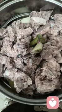 遗憾和后悔有什么区别？明知结局无缘，仍甘愿奔赴相逢。相伴纵使短暂一程，此生便无憾事，不愿躲闪回避，更不愿往后余生，困在没能相见的悔恨里。

2026.6.3我为什么会选择见一面？即便六爻卦像已显，知道命中注定的结果，我还是以身入局。遗憾是没能有更好的结局，是人生常态。在遗憾的悲情时刻我明白尽力而为了之后是了无遗憾的向前走。而错过你的后悔，会消耗我余生的激情，再无法填满。后悔是对过往的否定，也是困着我怎么选都会否定自己的决定，未来反复诘问自己的时候，该是多么无力。