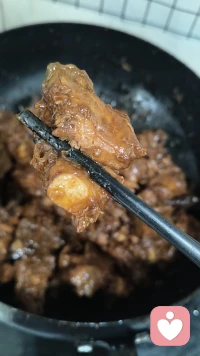 遗憾和后悔有什么区别？明知结局无缘，仍甘愿奔赴相逢。相伴纵使短暂一程，此生便无憾事，不愿躲闪回避，更不愿往后余生，困在没能相见的悔恨里。

2026.6.3我为什么会选择见一面？即便六爻卦像已显，知道命中注定的结果，我还是以身入局。遗憾是没能有更好的结局，是人生常态。在遗憾的悲情时刻我明白尽力而为了之后是了无遗憾的向前走。而错过你的后悔，会消耗我余生的激情，再无法填满。后悔是对过往的否定，也是困着我怎么选都会否定自己的决定，未来反复诘问自己的时候，该是多么无力。