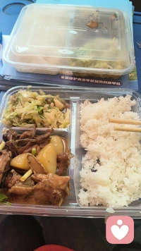 红尘半世共风雨，不问繁华只问安。
寒暑相偎情未改，初心不负度流年。
2026.6.6.7.8.9，又一年高考季，从2008到2026，41一岁的人生年年高考考场外守候，从送考到危机干预，感谢伴我成长，感恩今年相对凉爽的天气。眼底有些受暑热影响，手腕受伤，面对个案，累的有些疼。年年寒暑青少年心理健康活动不缺席，坚持，继续，值得！配图