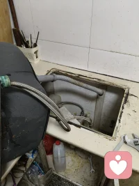 忙忙碌碌一整天，修得了水龙头空调，搞得了家常琐碎，顾得了家人安康，以温柔尽孝心，以坚韧渡日常，平凡日子，岁岁安稳就好。
2026.7.2日制氧机，升降床，全瘫居家挪移车，翻身设备，拉伸设备，两天配套完毕，今天动手：洗衣机换新的，空调清洗维修，换水龙头，修灯，给老父亲按摩、针灸，炖养生汤，哄喂吃饭，写资料，联系项目负责人催进度，接咨询电话，早上头昏沉，身体极度疲惫，酸疼，告诉自己，发烧了。8点体温37.8°，下午体温38.3°，晚上体温37.7°。此刻，我跟自己在一起，身心皆在，链接了20分钟，体温36.8°，嗓子还有点疼，肿消了一些，剩下的，靠睡了。