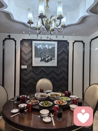 爱自己，才是终身浪漫的开始。
开心这种事，自己买单比较容易，有人宠是惊喜，自己宠自己是能力。
画了两幅画，一幅在朋友会所，另一幅裱起送给自己。
愿有惊喜也有能力，爱财爱己，今年必定风声水起。
亲们女神节快乐！开心每一天！配图