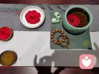 在这无常的世界，保持内心的平静与安宁！
才有可能发现生活中的点滴惊喜与小确幸！
今晚茶席～从“”落花三朵”被捡开始……配图