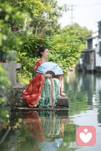 如果你愿意说出你的心事，不管是开心与难过，我愿意用心倾听与陪伴，陪你一起慢慢梳理，慢慢聊……
静等 : 有缘的你，开启我们今晚的话聊之旅！配图