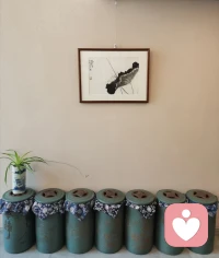 省事省心的人生哲学：

当选中一个人做一件事后，鼓励+相信就行了。
100%相信，100%交出自己，不要有迟疑。
即使看错人，被辜负，就大方承认自己判断力不够，认栽+以后多见见人就行了。

最消耗的为人处事方式：
选让自己迟疑的人，并且在选中了以后疑神疑鬼，无法交心，不断试探……

若信就深信，  若爱就深爱。配图