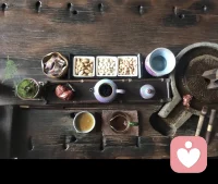 省事省心的人生哲学：

当选中一个人做一件事后，鼓励+相信就行了。
100%相信，100%交出自己，不要有迟疑。
即使看错人，被辜负，就大方承认自己判断力不够，认栽+以后多见见人就行了。

最消耗的为人处事方式：
选让自己迟疑的人，并且在选中了以后疑神疑鬼，无法交心，不断试探……

若信就深信，  若爱就深爱。配图