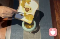 自制鲜榨果汁:

满满的维生素，酸爽可口，喝进去的都是阳光能量！[色]