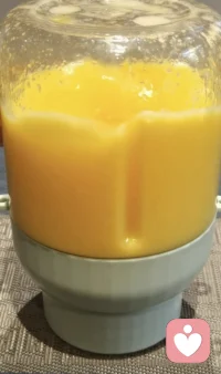 自制鲜榨果汁:

满满的维生素，酸爽可口，喝进去的都是阳光能量！[色]