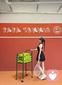 重新呵护自己的旅程，是和自己、和运动谈恋爱，让身心都得到充分的滋养，让生活回归简单和快乐。

打网球的日常！配图