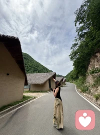 上春山！


河南信阳茶山～枕溪秘境！配图